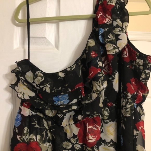 One shoulder fluttery‎ top floral print fits like a woman’s size 18 - Picture 2 of 2